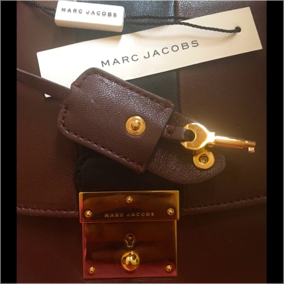 Marc Jacobs Leather Mini Polly Crossbody Key Lock Closure Chain Handbag - Picture 4 of 15